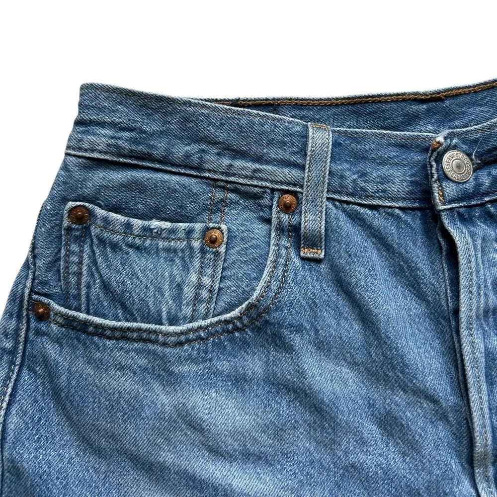 Levi’s 501 Button fly Raw Distressed Hem Medium Wash Denim Jean Shorts Size 28